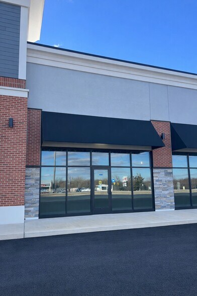 More Photos Of 2397 DuPont Pky, Middletown Freestanding For Lease