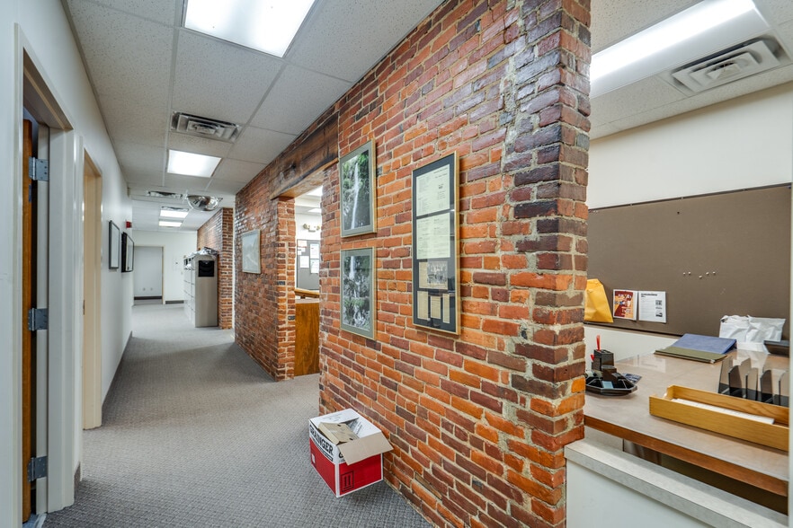 More Photos Of 121-127 E Main St, Ravenna Storefront Retail Office For Sale