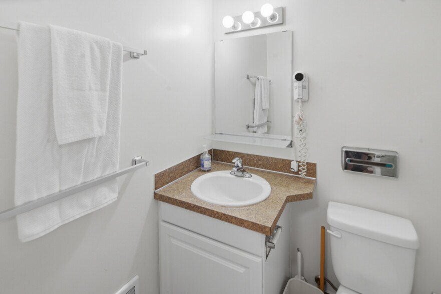 More Photos Of 4731 12th Ave NE, Seattle Apartments For Sale