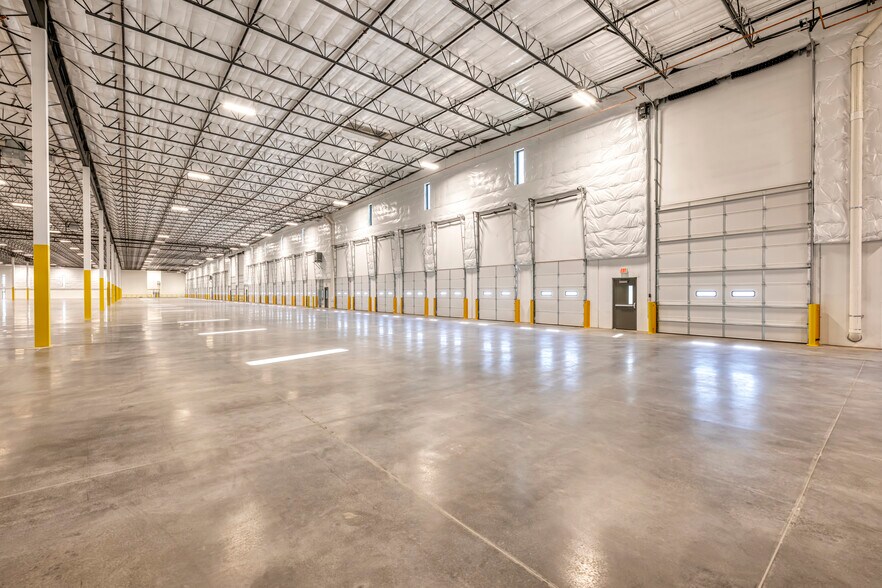 More Photos Of 811 W Warner Rd, Tempe Distribution For Sale