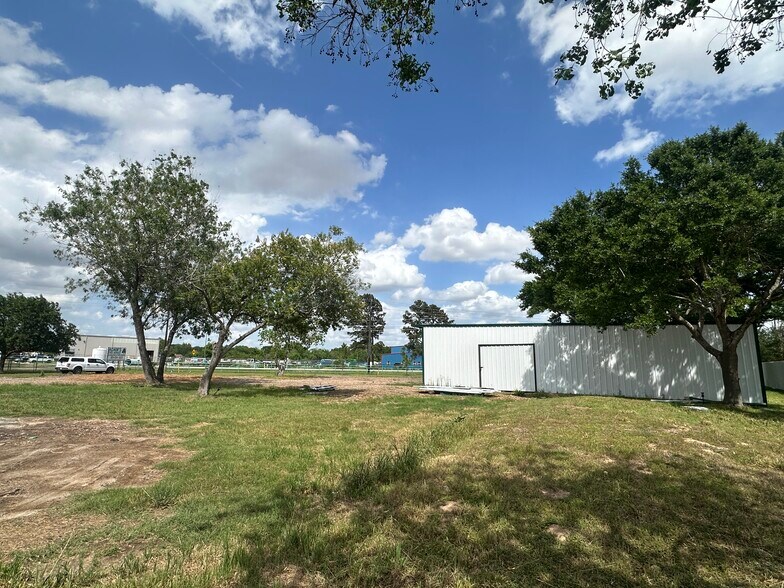 More Photos Of 2424 FM 359 Rd S, Brookshire Industrial For Lease