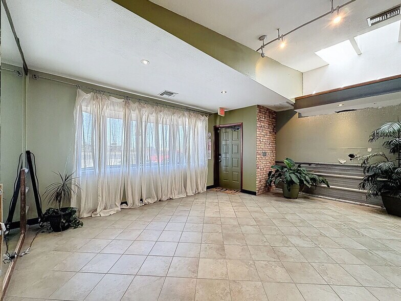 More Photos Of 13414 US Highway 19, Hudson Showroom For Lease