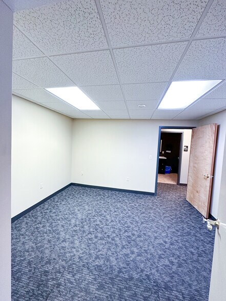 More Photos Of 8100 Ohio River Blvd, Emsworth Office For Lease