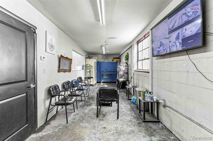 More Photos Of 27990 Wick Rd, Romulus Manufacturing For Sale