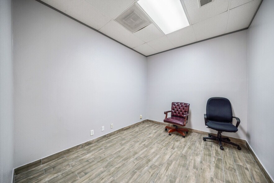 More Photos Of 201 W Poplar St, San Antonio Medical For Sale