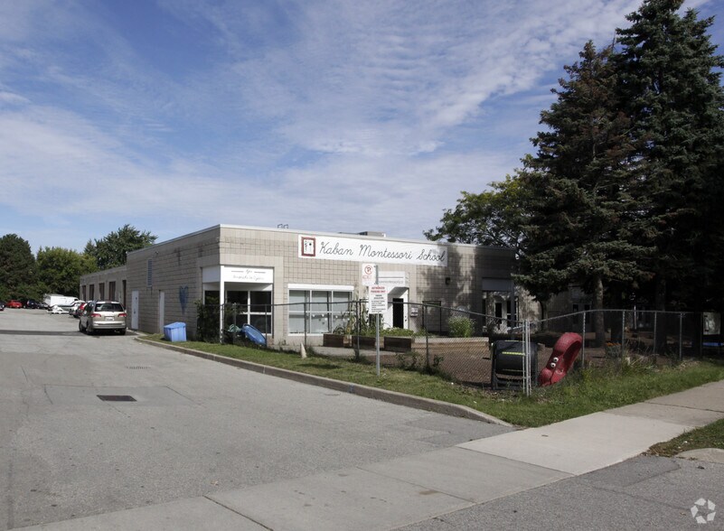 More Photos Of 2485 Dunwin Dr, Mississauga Warehouse For Lease