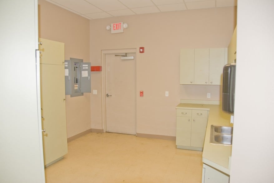 More Photos Of 10169 Tamiami Trl, Punta Gorda Freestanding For Lease