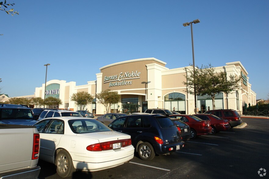 More Photos Of 18138 San Pedro Ave, San Antonio Unknown For Lease