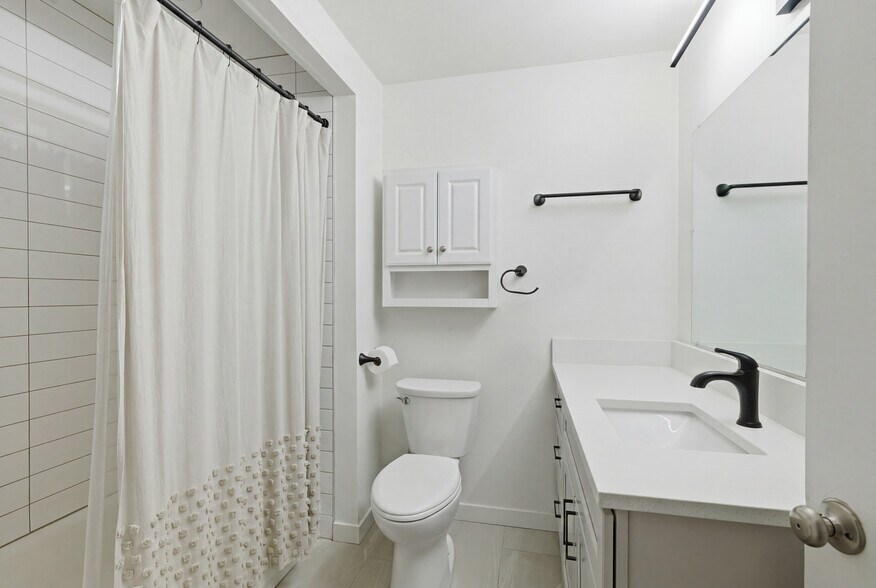 More Photos Of 1401 W Bertona St, Seattle Apartments For Sale