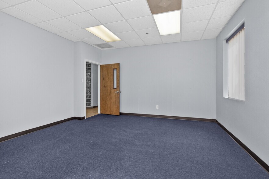 More Photos Of 1207 N Fm 3083 Rd, Conroe Distribution For Lease