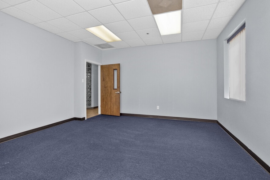 More Photos Of 1207 N Fm 3083 Rd, Conroe Distribution For Sale