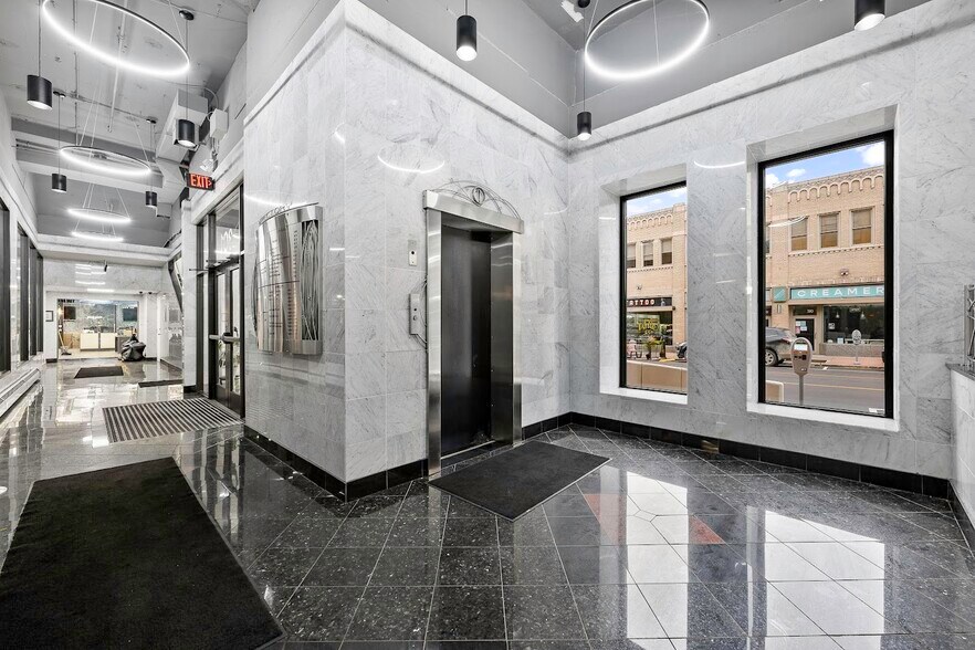 More Photos Of 301-303 W 4th St, Royal Oak Office For Lease
