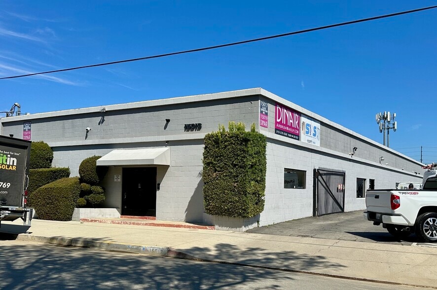 More Photos Of 15013-15019 Califa St, Van Nuys Manufacturing For Lease