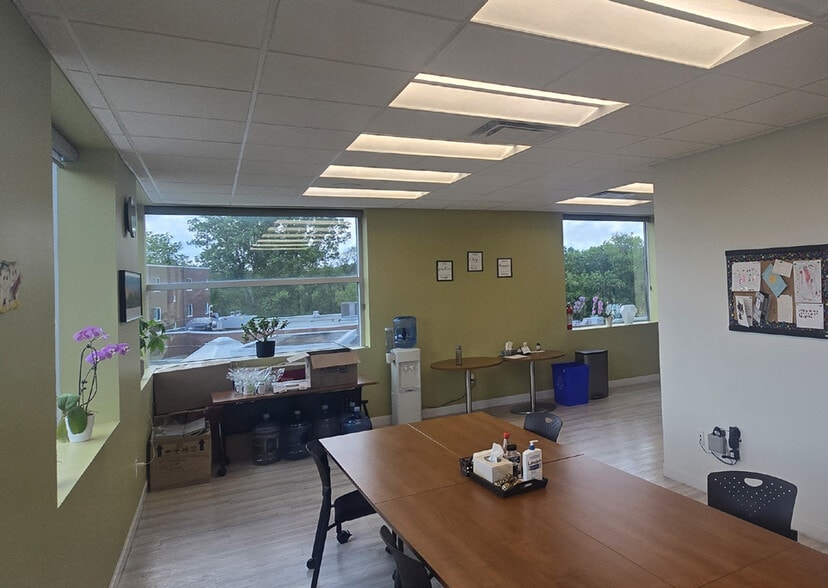 More Photos Of 1135 Adelaide St N, London Office For Lease