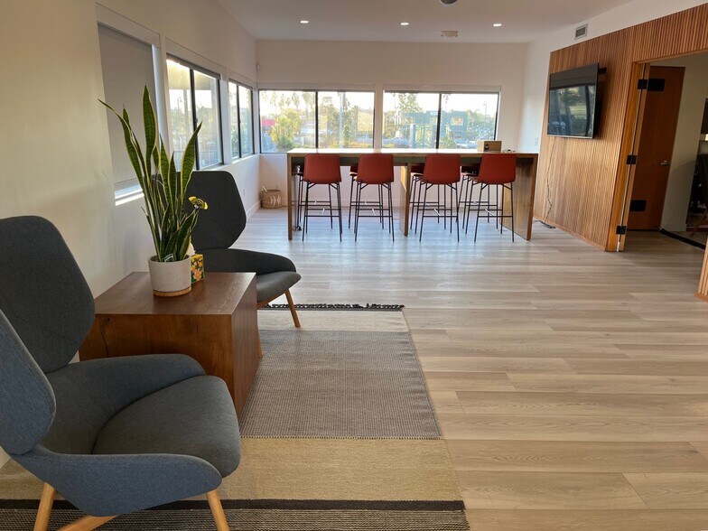 More Photos Of 142 N Cedros Ave, Solana Beach Storefront Retail Office For Lease