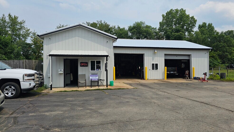 Primary Photo Of 4114 E Michigan Ave, Jackson Freestanding For Sale