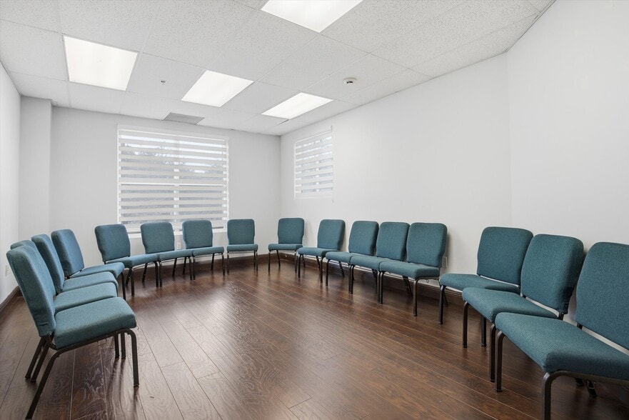 More Photos Of 8527 Pines Blvd, Pembroke Pines Office For Sale