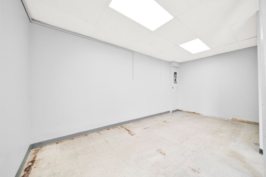 More Photos Of 2518 Clearbrook Rd, Abbotsford Apartments For Lease