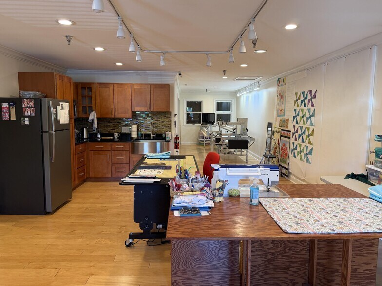 More Photos Of 600 Louis Dr, Warminster Township Office For Sale