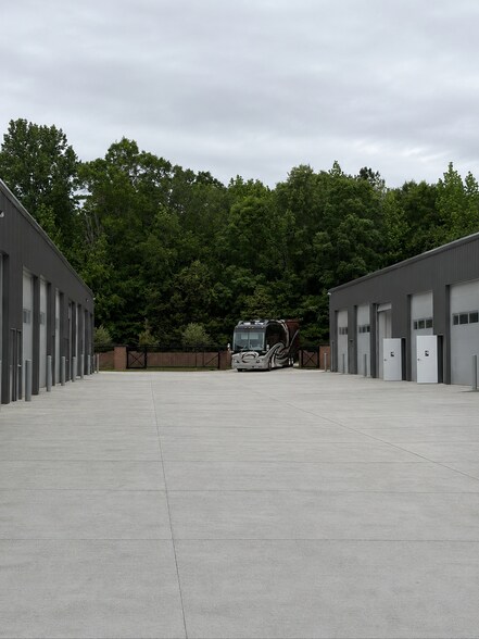 More Photos Of 419 Veterans Blvd., Auburn Specialty For Lease