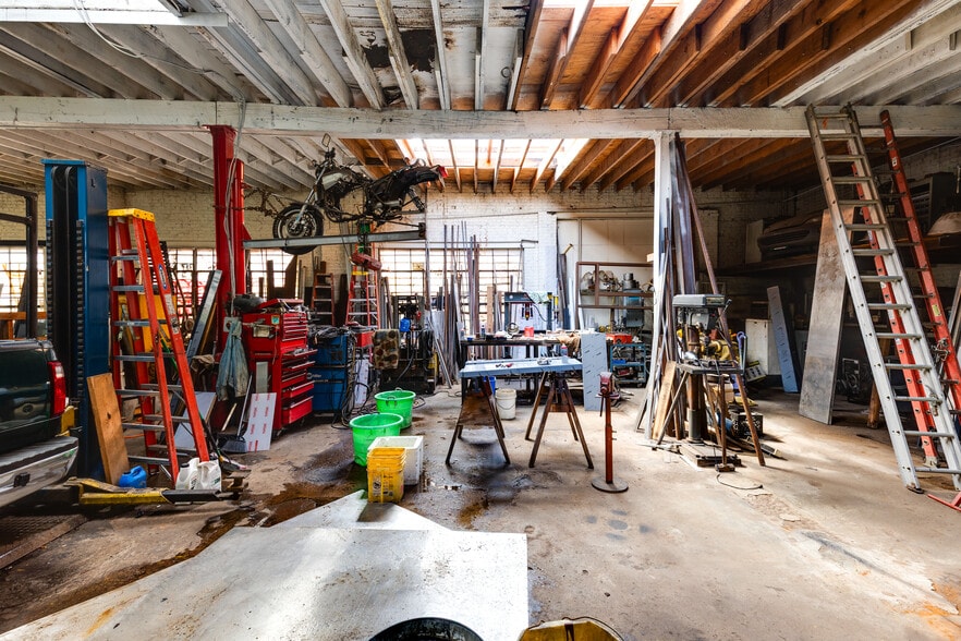 More Photos Of 304-306 Gilmer St, Richmond Manufacturing For Sale