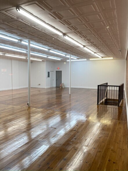 More Photos Of 2948-2960 Fairfield Ave, Bridgeport Storefront For Lease