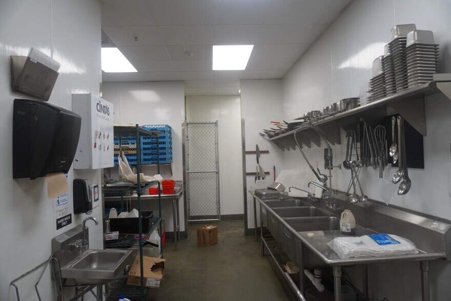 More Photos Of 730-760 Coleman Blvd, Mount Pleasant General Retail For Lease