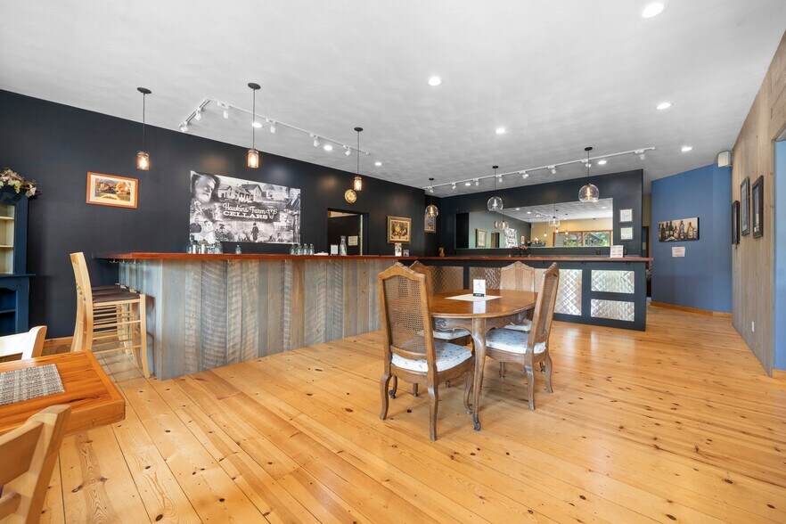 More Photos Of 5046 S West Bay Shore Dr, Suttons Bay Storefront Retail Residential For Sale