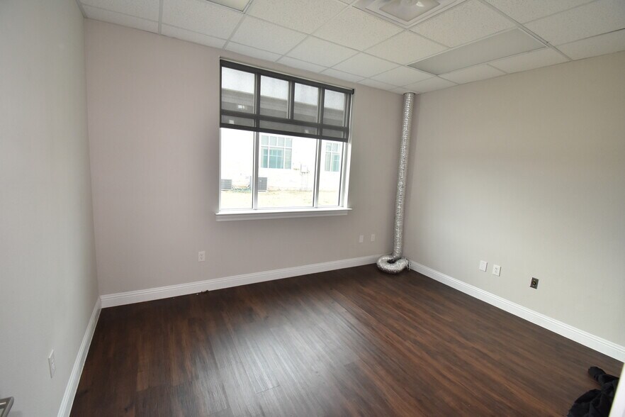More Photos Of 333 E Bethany Dr, Allen Medical For Lease
