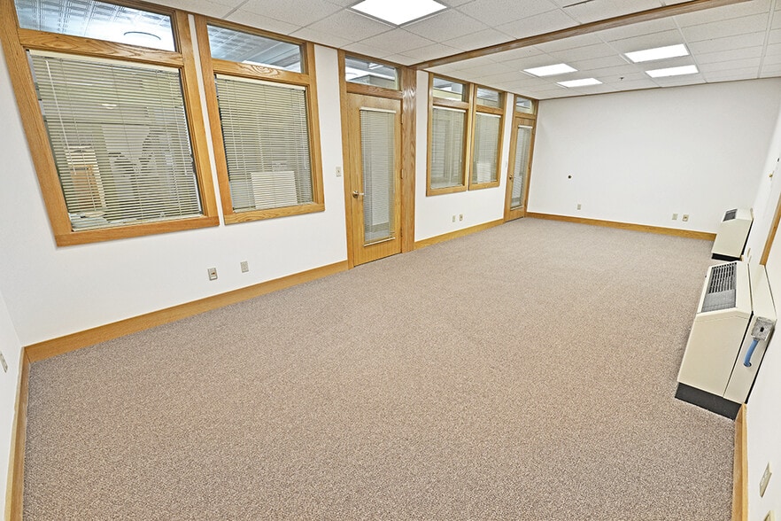 More Photos Of 115 N College Ave, Bloomington Storefront Retail Office For Lease