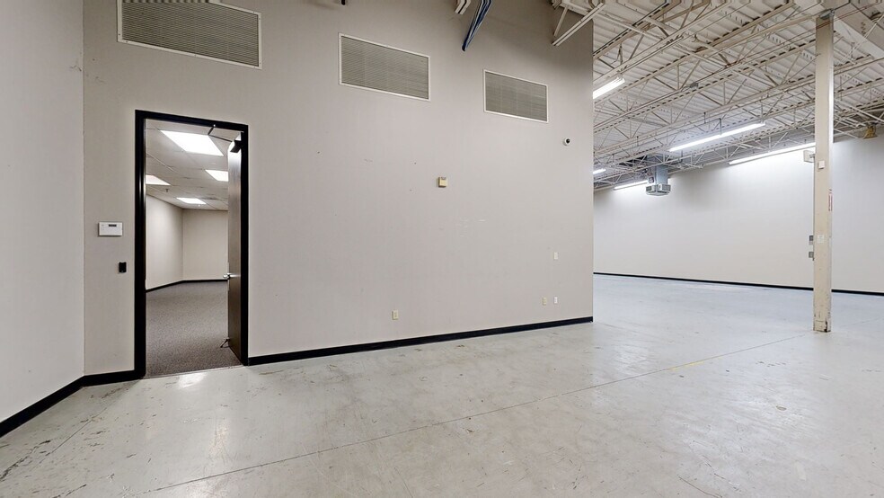 More Photos Of 22001 Northpark Dr, Kingwood Light Manufacturing For Lease