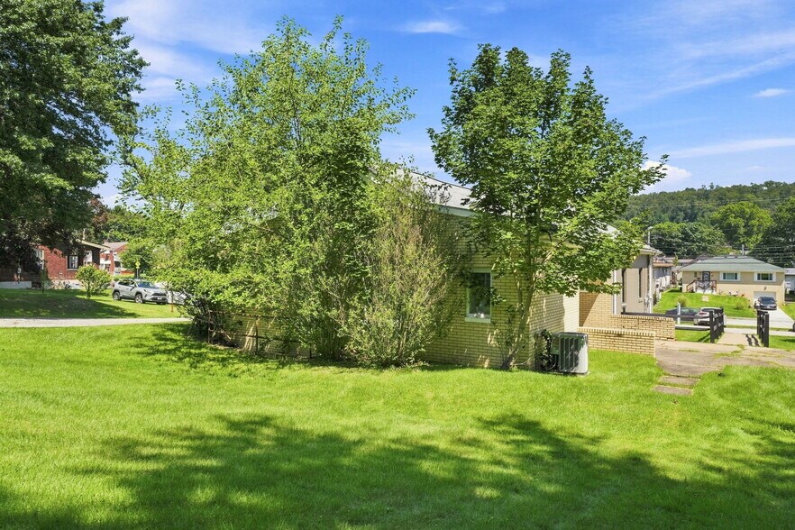 More Photos Of 1802 Lincoln Way, McKeesport Medical For Sale