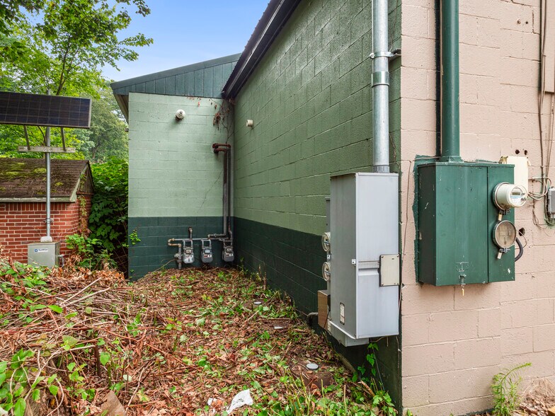 More Photos Of 2405 Mcneilly Ave, Pittsburgh Auto Repair For Sale
