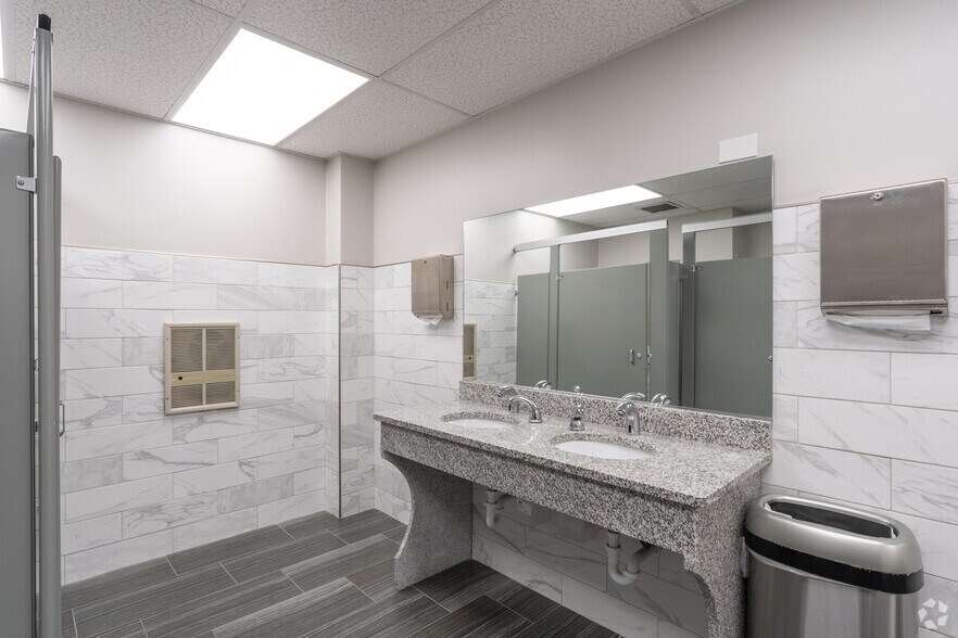 More Photos Of 20 E Clementon Rd, Gibbsboro Office For Lease