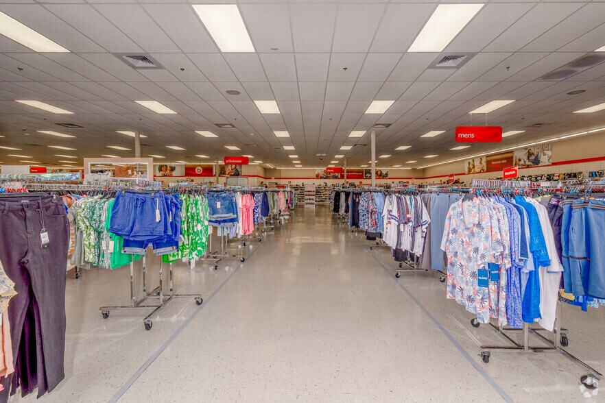 More Photos Of 1000 W Gentry Ave, Checotah General Retail For Sale