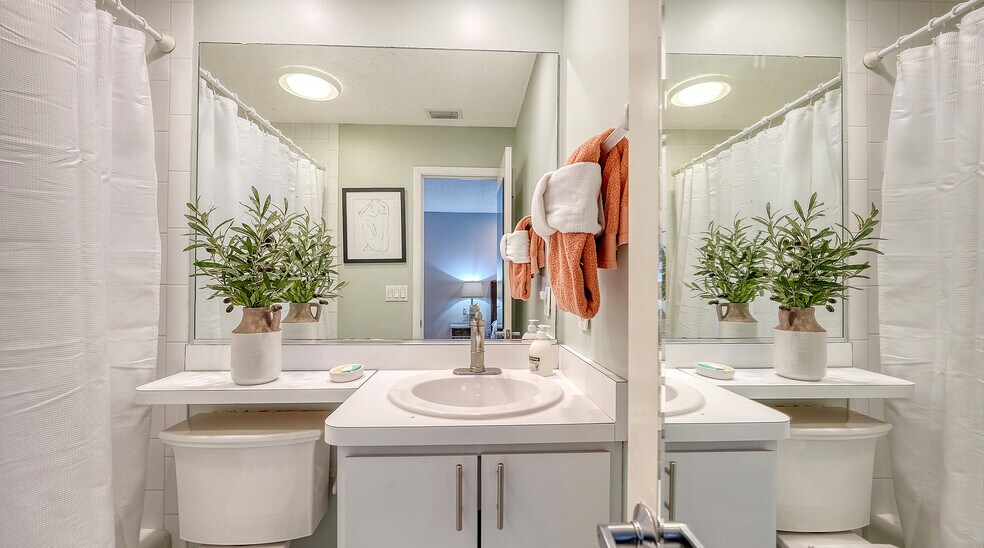 More Photos Of 5610 AVENIDA DEL MARE, Sarasota Specialty For Sale