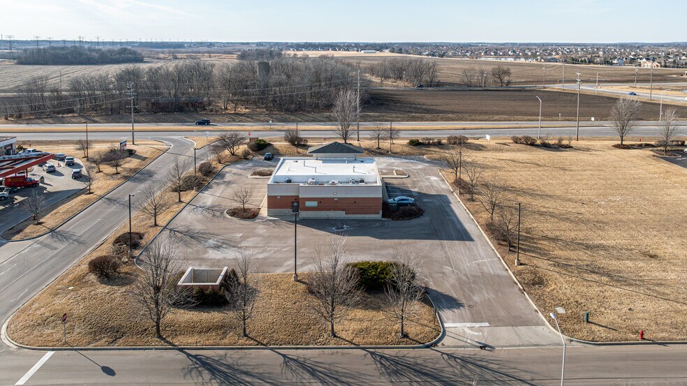 More Photos Of 140 Hansen Blvd, North Aurora Medical For Lease