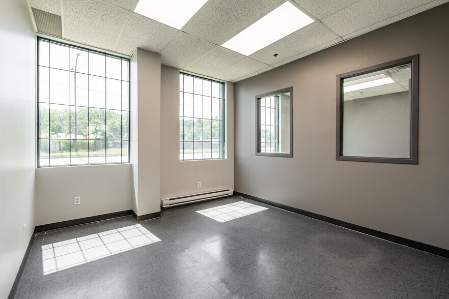 More Photos Of 9055 Boul Henri-Bourassa E, Montréal Industrial For Lease