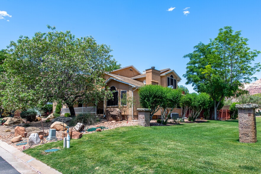 More Photos Of 29 Canyon View Dr, Springdale Hospitality For Sale