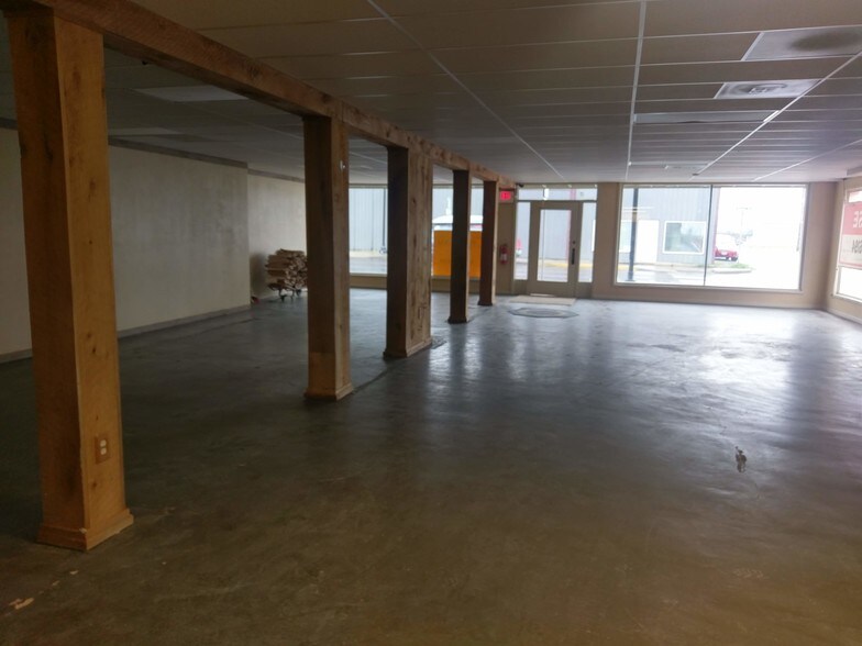 More Photos Of 108 Ross St, Molalla General Retail For Lease