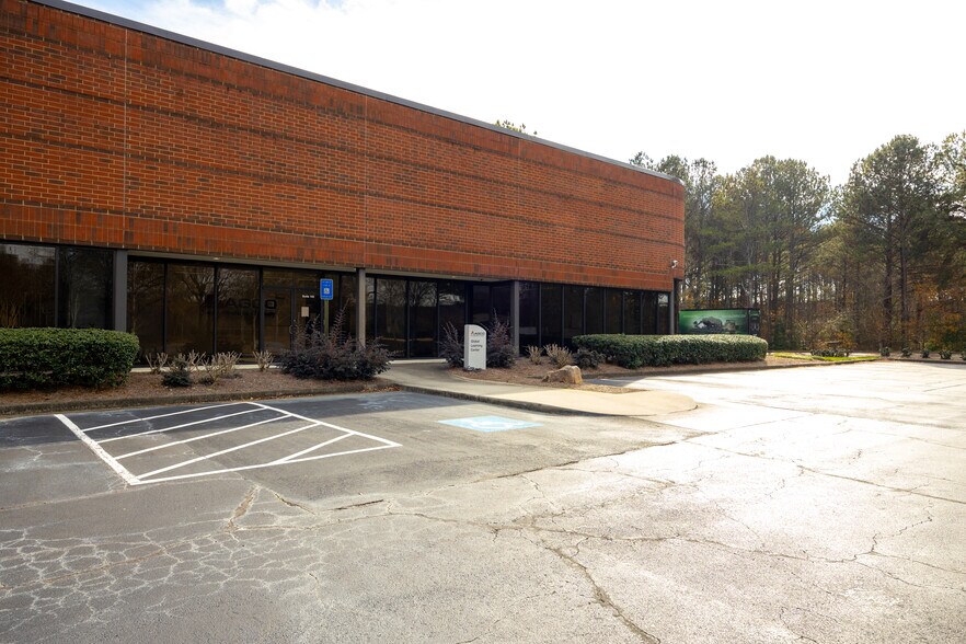 More Photos Of 4570 River Green Pky, Duluth Light Distribution For Lease