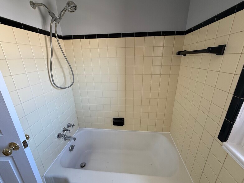 More Photos Of 20351 E 8 Mile Rd, Saint Clair Shores Multifamily For Sale