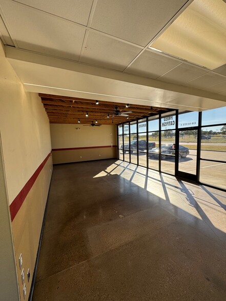 More Photos Of 110 N Jim Wright Fwy, Fort Worth Storefront For Lease