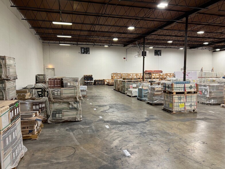 More Photos Of 2624 Andjon Dr, Dallas Manufacturing For Lease