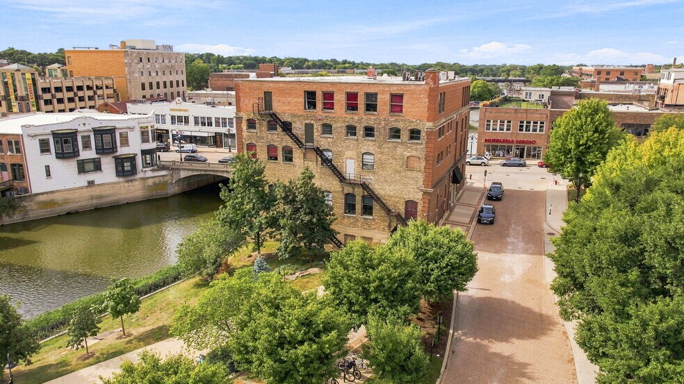 More Photos Of 31 W Downer Pl, Aurora Office For Sale