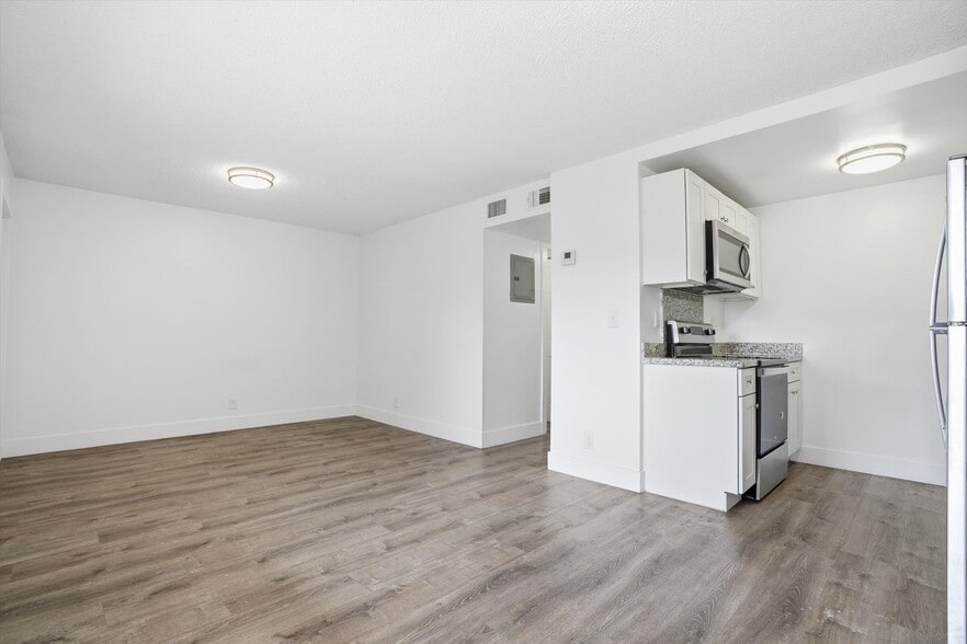 More Photos Of 2325-2331 Arthur St, Hollywood Apartments For Sale
