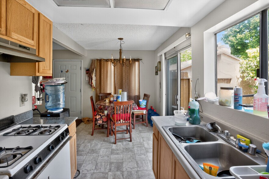 More Photos Of 1310 W Hull Pl, Oxnard Apartments For Sale