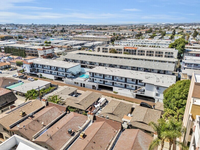 More Photos Of 14110 Yukon Ave, Hawthorne Apartments For Sale