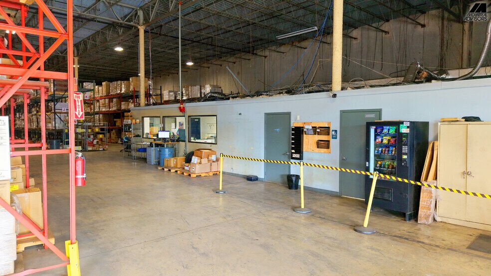 More Photos Of 1361-1363 NW 155th Dr, Miami Warehouse For Lease