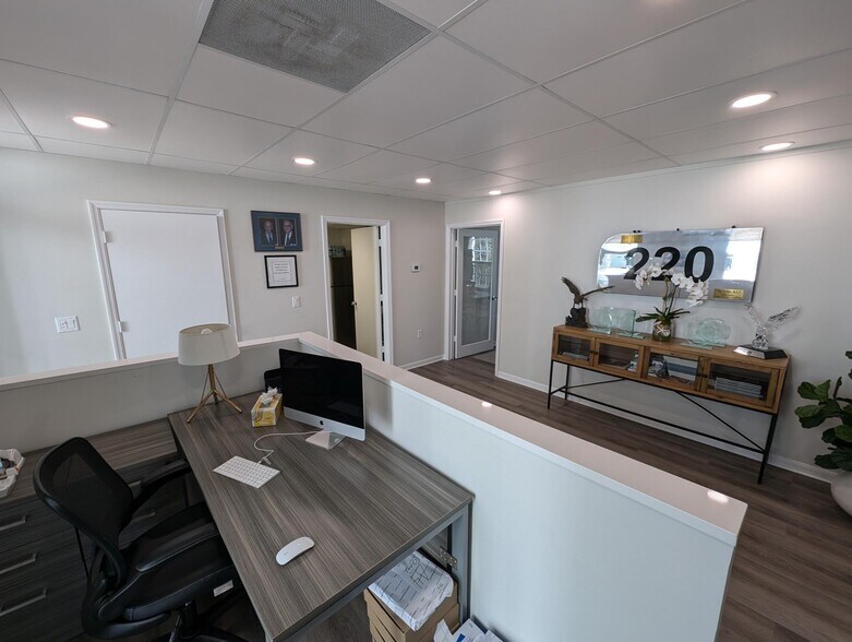 More Photos Of 3055 Cardinal Dr, Vero Beach Office For Lease